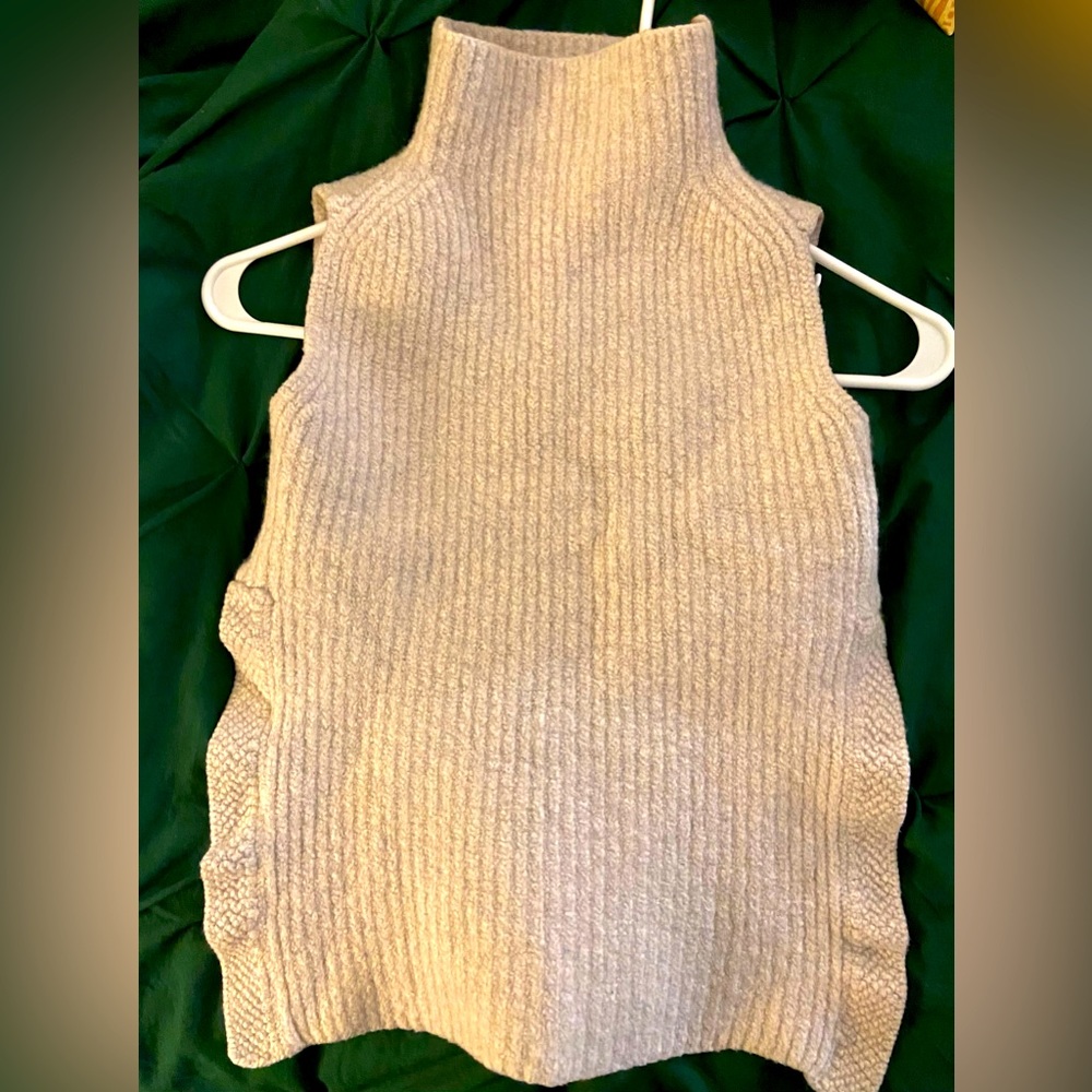 Wilfred/Aritzia Knitted Turtleneck Tank